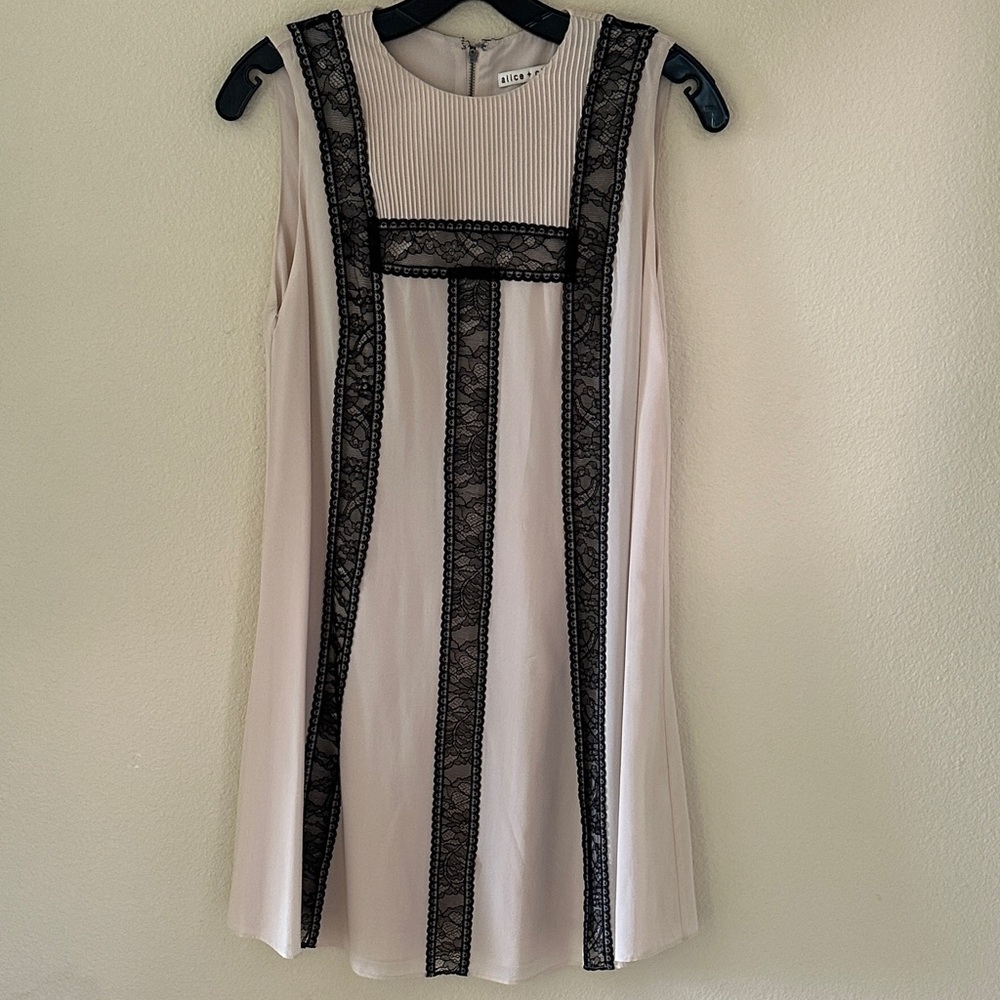 New Alice + Olivia Cream and Black Lace Dress. Size 4.
